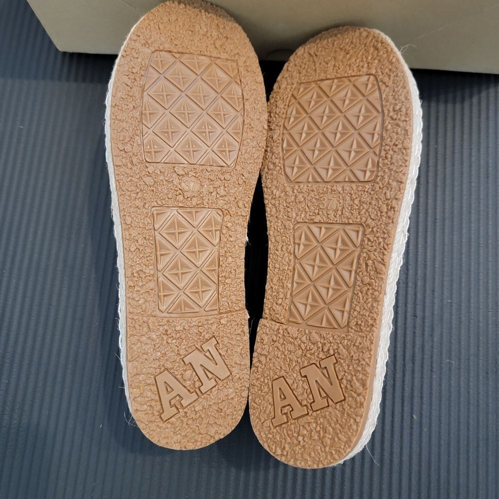 Elegant Cream Women's Loafers - Picture 6 of 6
